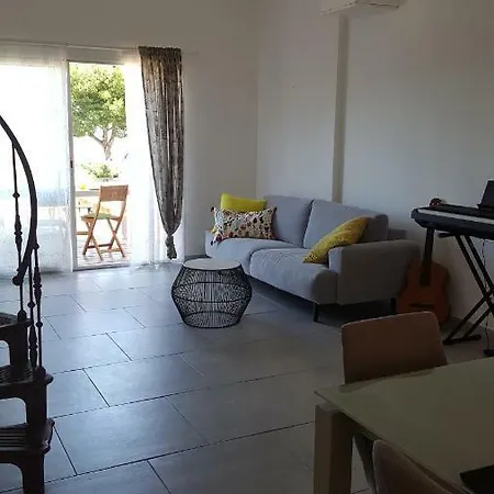 Hauteur De Piscine Et Vue فيلة Hyères